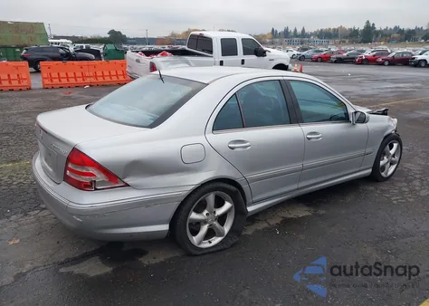 2005 Mercedes-Benz C 230 Kompressor Sport из США, поврежденный, VIN WDBRF40J55F622750